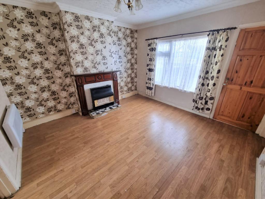 61 Hawkesbury Road, Canvey Island 2 bed bungalow £120,000