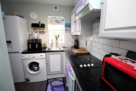 1 bedroom apartment for sale - Chalet Court, Bordon, Hampshire, GU35