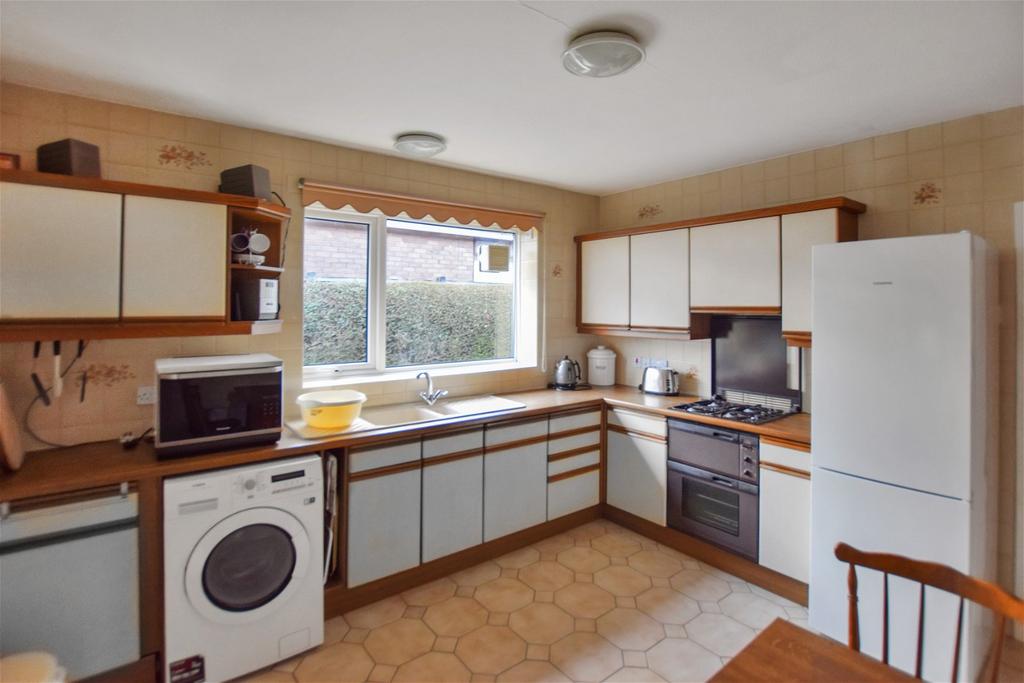 Clarence Avenue, Farnworth, Widnes 3 bed detached bungalow £360,000