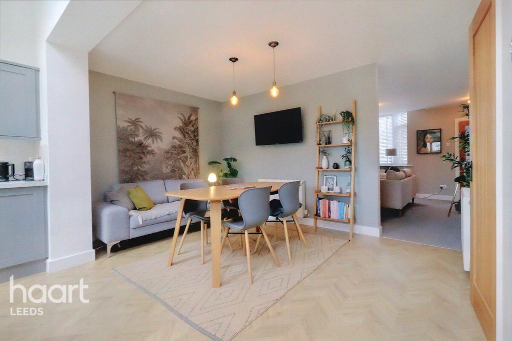 Sutton Lane, Byram 3 bed semidetached house £277,500