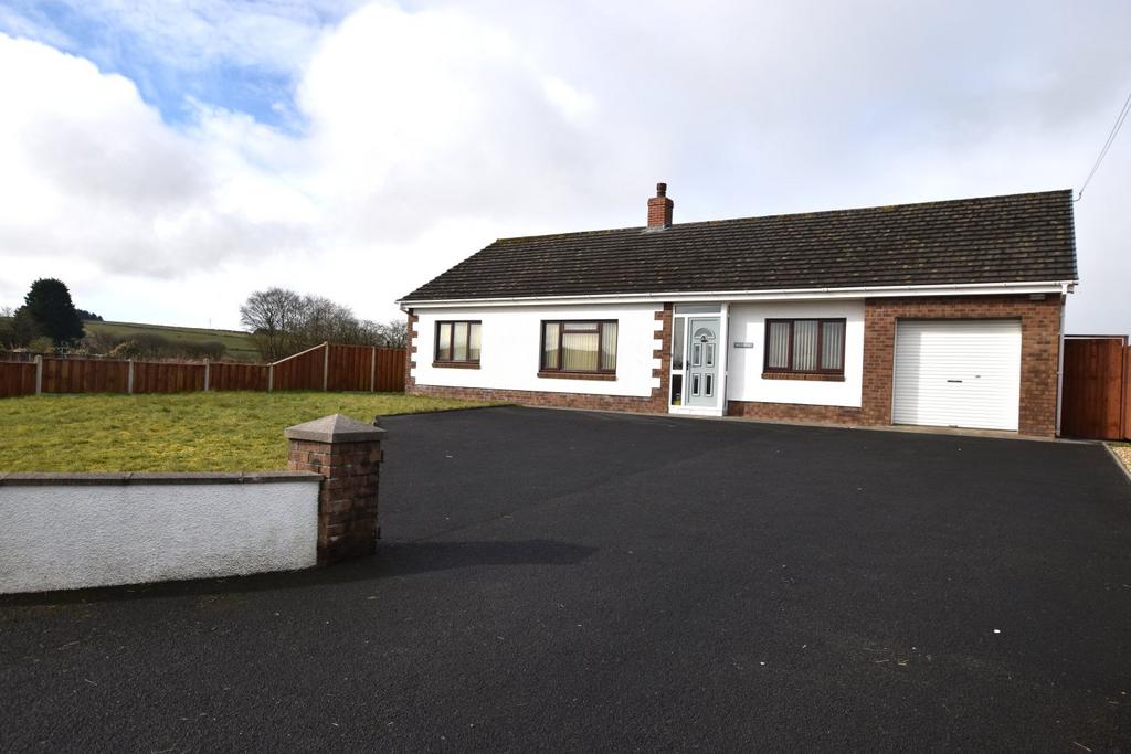 Rhos, SA44 5LE SA44 3 bed detached bungalow for sale £325,000