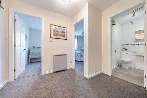 2 bedroom flat for sale - Lawrence Court, Pudsey, West Yorkshire, LS28