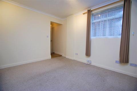 1 bedroom apartment to rent, Larch Avenue, Guildford, Surrey, GU1