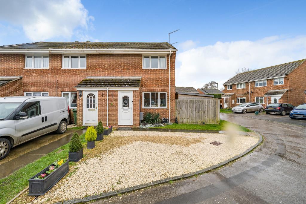 Chalgrove, Oxfordshire, OX44 2 bed semidetached house £325,000