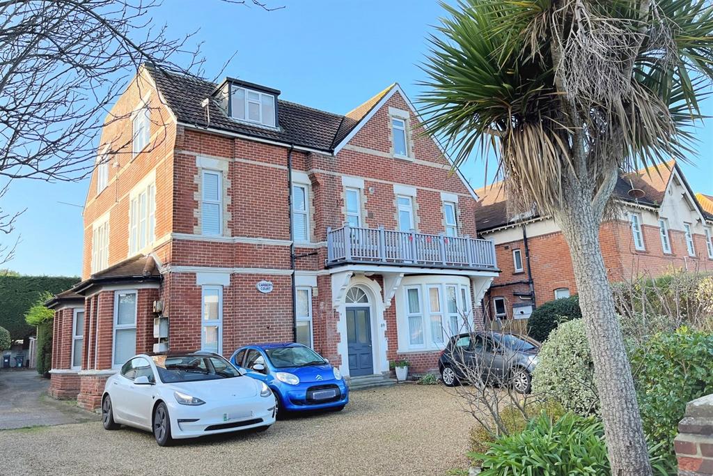 Southbourne 1 bed flat for sale £254,000