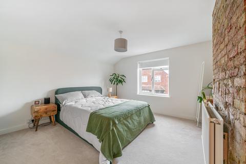 6 Beaconsfield Road, Woking, GU22 9ED