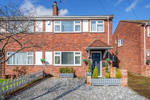 30 Kinross Drive, Sunbury-on-thames, TW16 7JU