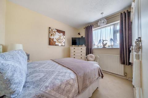 30 Kinross Drive, Sunbury-on-thames, TW16 7JU
