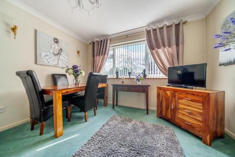 30 Kinross Drive, Sunbury-on-thames, TW16 7JU