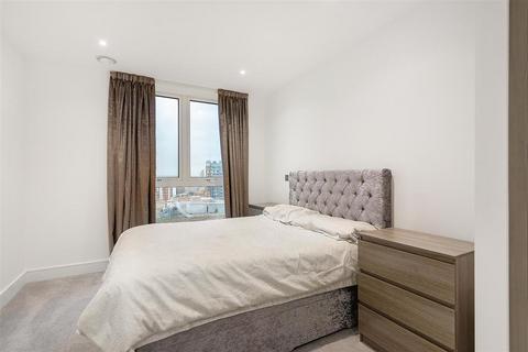 2 bedroom flat to rent, Bridges Court Road, SW11