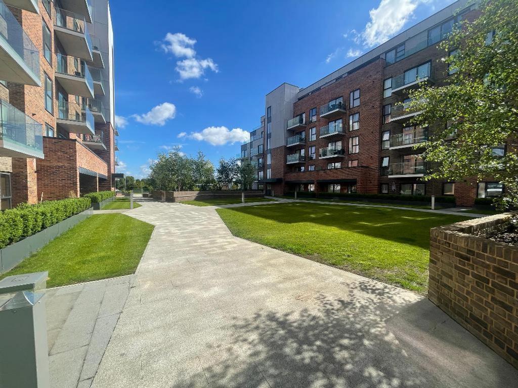 East Station Road, Fletton Quays, PE2 2 bed flat £1,200 pcm (£277 pw)