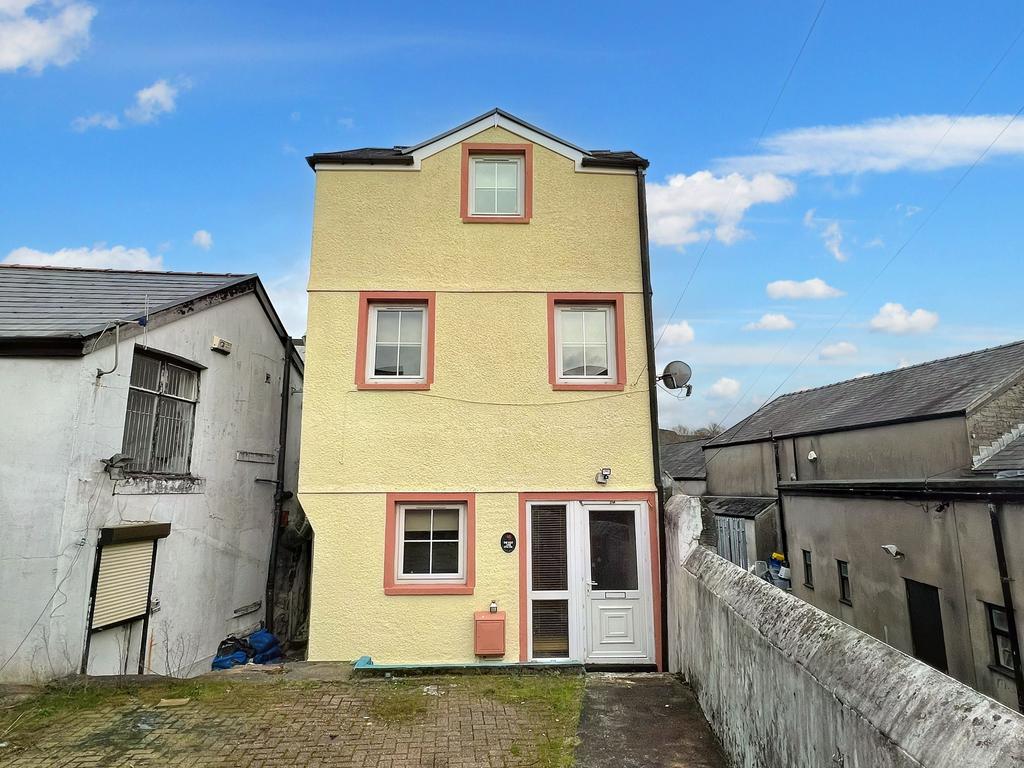 Aberdare, Rhondda Cynon Taf CF44 1 bed detached house £475 pcm (£110 pw)