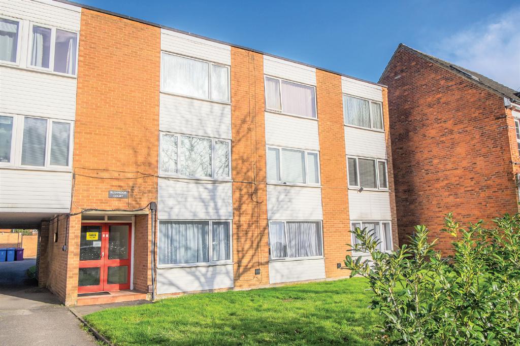 Flat 6, Rushmoor Court, Osborne Road, Farnborough 2 bed flat £90,000