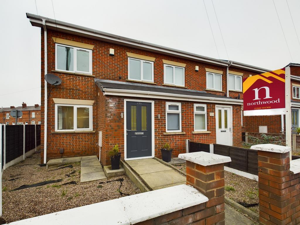 Woodhouse Lane, Springfield, Wigan, WN6 3 bed townhouse £750 pcm (£