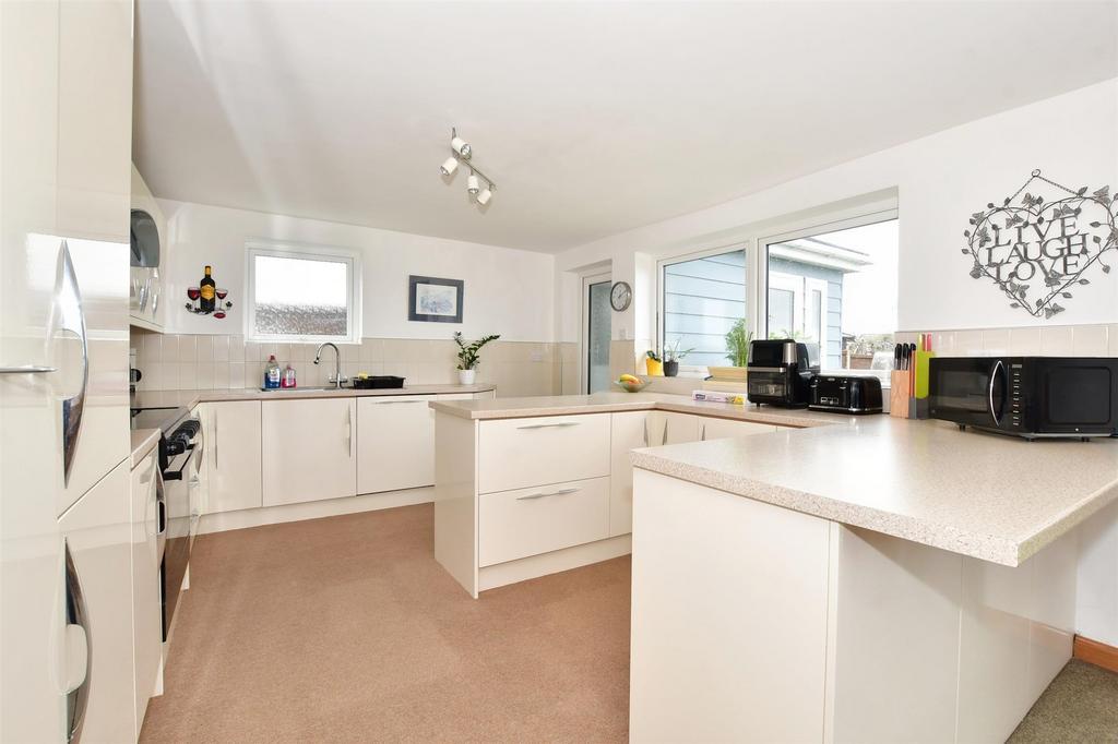 Hillside Road, Whitstable, Kent 5 bed chalet for sale £530,000