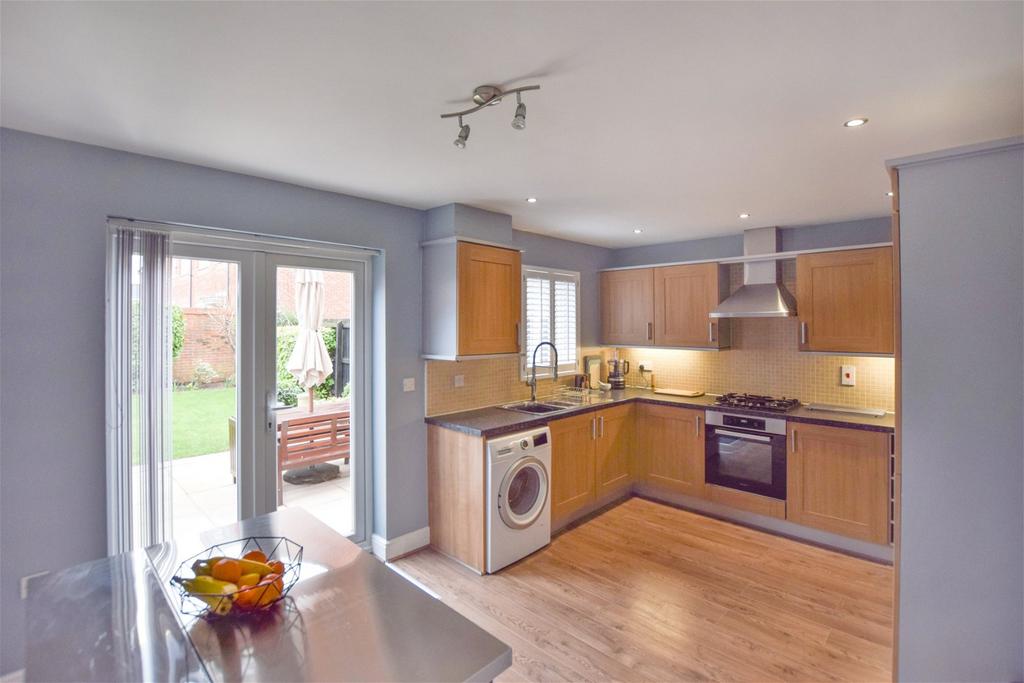 Langley Beck, Widnes 4 bed semidetached house £275,000