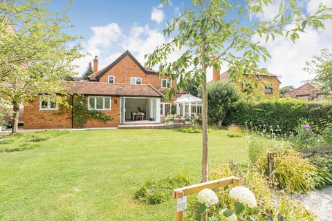 Chess Cottage, 347 Waterside, Chesham, HP5 1QE