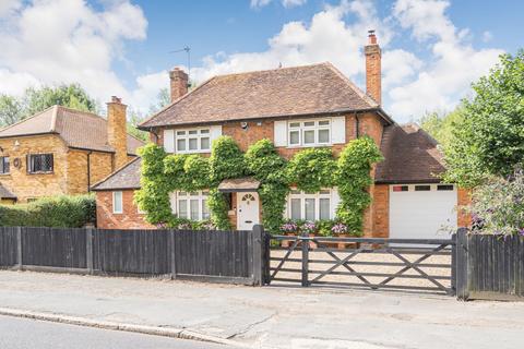 Chess Cottage, 347 Waterside, Chesham, HP5 1QE