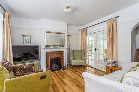 Chess Cottage, 347 Waterside, Chesham, HP5 1QE