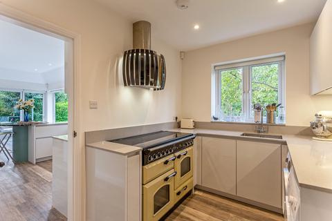 Chess Cottage, 347 Waterside, Chesham, HP5 1QE