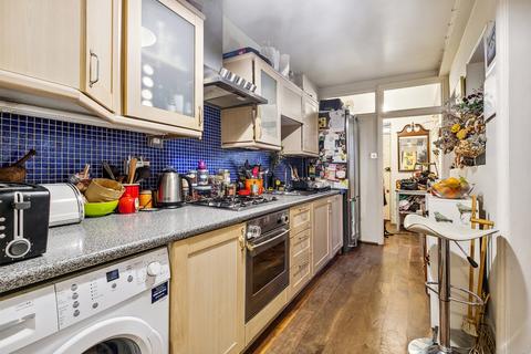 60e Clapham Common South Side, London, SW4 9DA