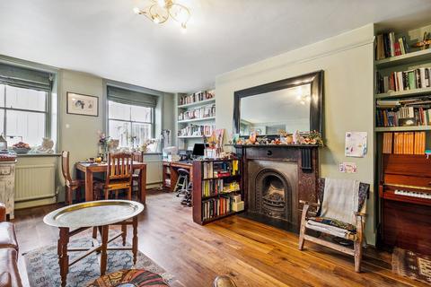 60e Clapham Common South Side, London, SW4 9DA