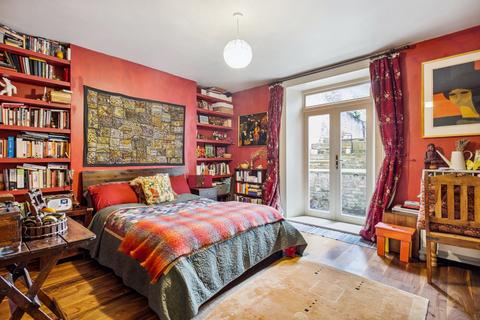 60e Clapham Common South Side, London, SW4 9DA