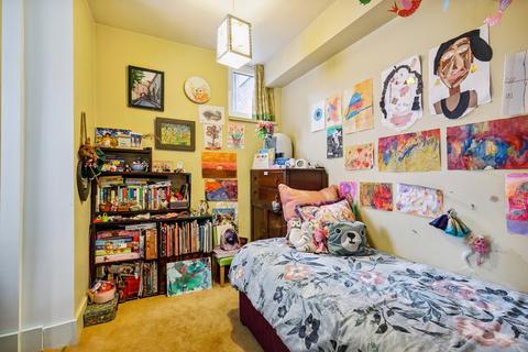 60e Clapham Common South Side, London, SW4 9DA