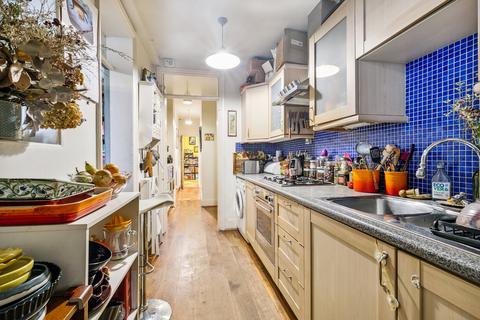 60e Clapham Common South Side, London, SW4 9DA