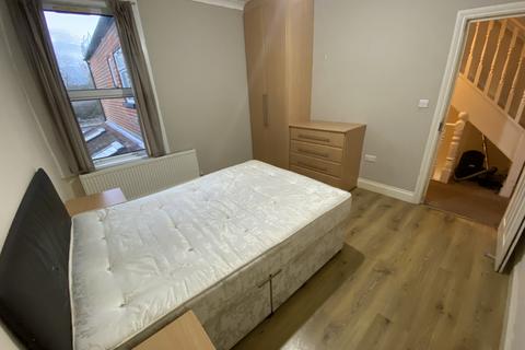undefined, Hanworth Road, HOUNSLOW, Greater London, TW4