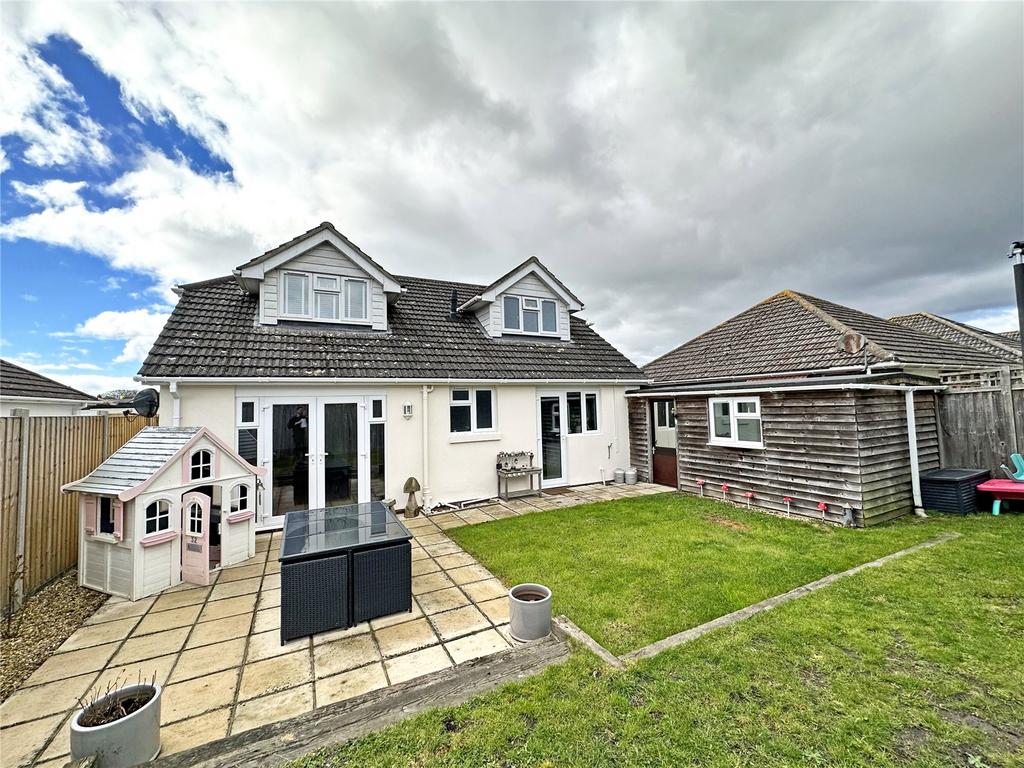 Longfield Road, Hordle, Lymington, Hampshire, SO41 3 bed bungalow for