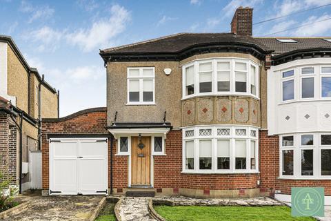 16 Raith Avenue, London, N14 7DU