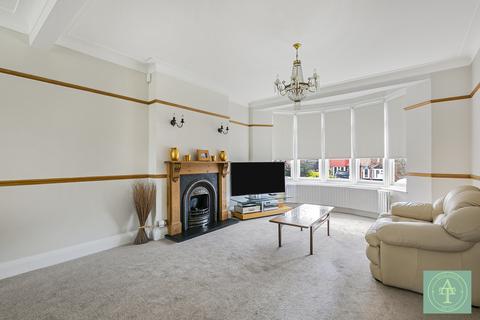 16 Raith Avenue, London, N14 7DU