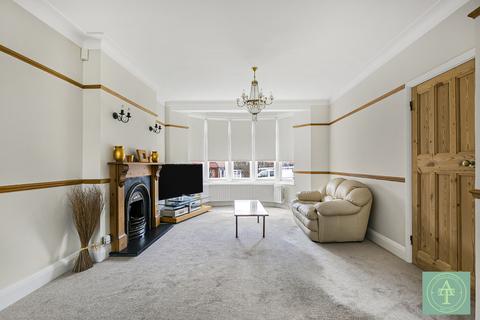 16 Raith Avenue, London, N14 7DU
