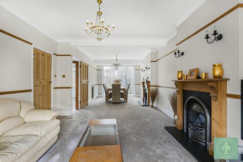 16 Raith Avenue, London, N14 7DU