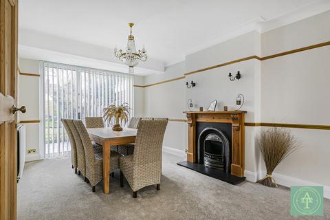 16 Raith Avenue, London, N14 7DU