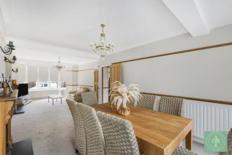 16 Raith Avenue, London, N14 7DU