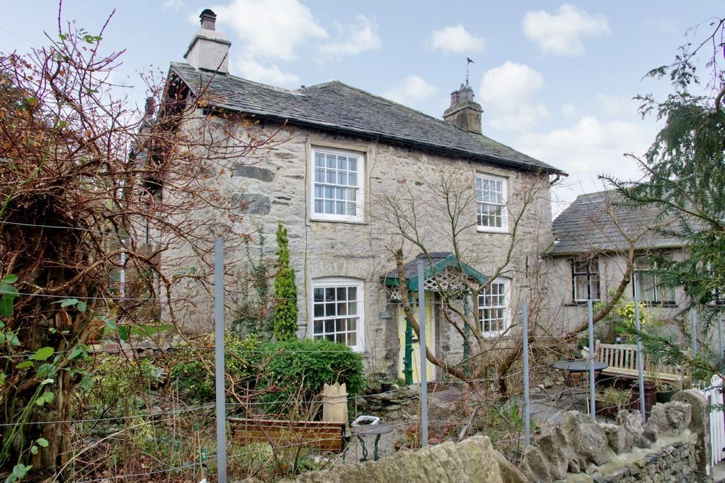 Sunset Cottage, Bell Hill, Lindale, GrangeOverSands, Cumbria, LA11