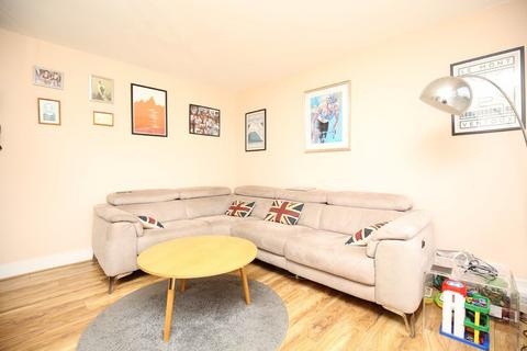 2 bedroom flat for sale - Delves Crescent, Wood End