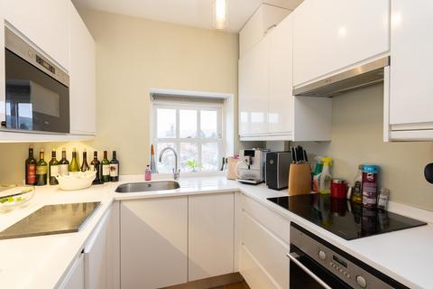 Flat 5, Franklin House Parsonage Square, Dorking, RH4 1GJ