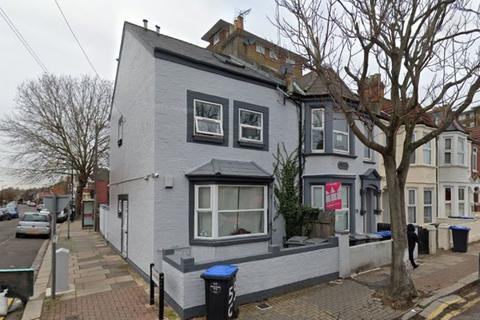 4 bedroom end of terrace house for sale, Oaklands Road, Cricklewood