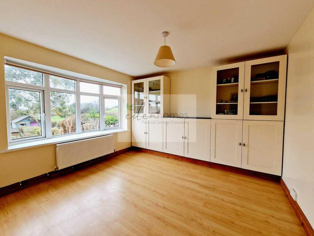 Hawthorn Rise, Westrip, Stroud, Glos. 1 bed flat £650 pcm (£150 pw)