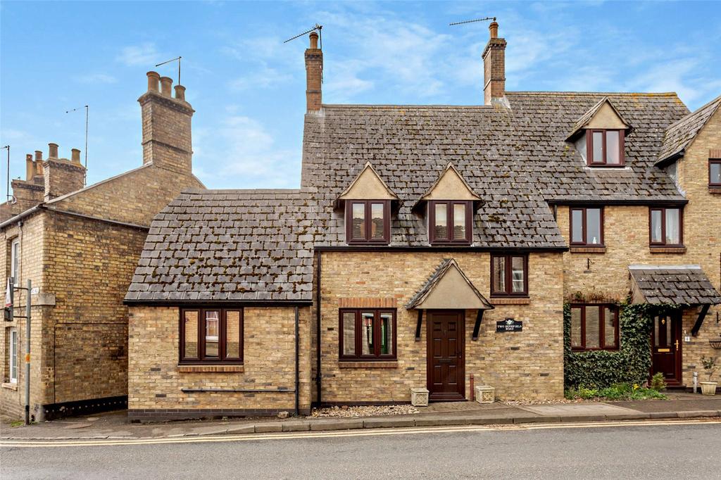 Benefield Road, Oundle, Northamptomshire, PE8 2 bed semidetached house for sale £350,000