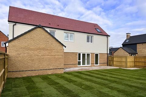 4 bedroom detached house for sale, Exbury Crescent, Cranleigh