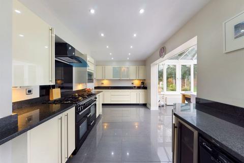 Grove Lodge Chapel Road, Tadworth, KT20 5SF