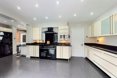 Grove Lodge Chapel Road, Tadworth, KT20 5SF