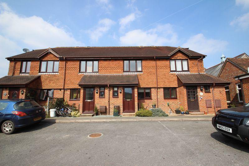 Rotherfield Lane, Mayfield 2 bed terraced house £975 pcm (£225 pw)