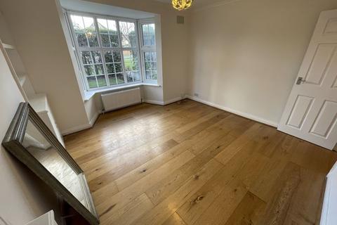 2 bedroom ground floor flat for sale - Fantastic starter home/Investment property - Mill Hill NW7