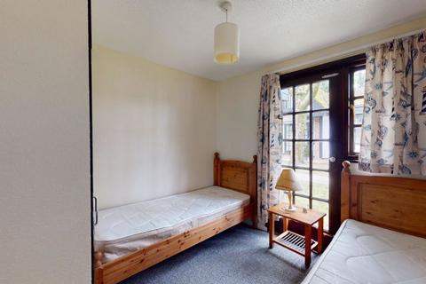 2 bedroom bungalow for sale, 16 Tudor Court, Tolroy Manor
