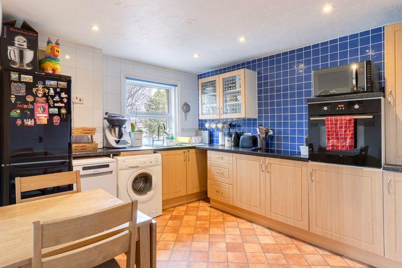 Nelson Road, Horsham 2 bed maisonette - £300,000